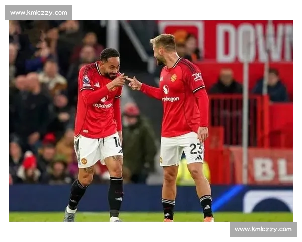 前曼联铁卫力荐双星：姆贝莫锋线利刃 + 库尼亚中场新核